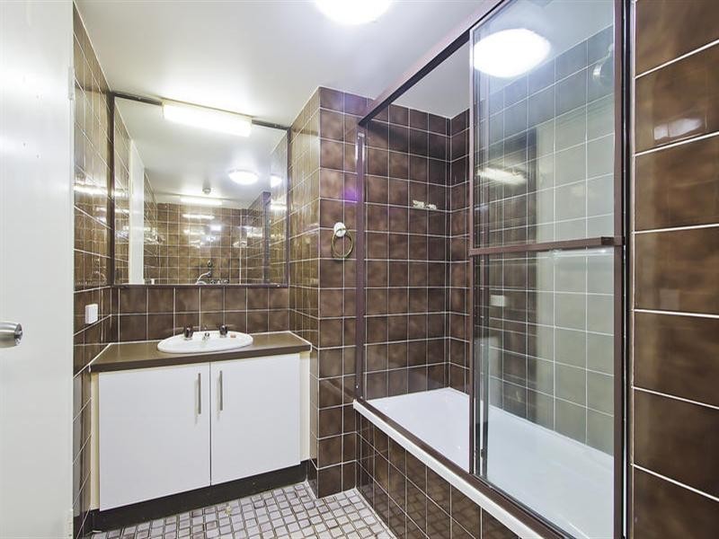 11F 10 Marine Parade, Southport QLD 4215