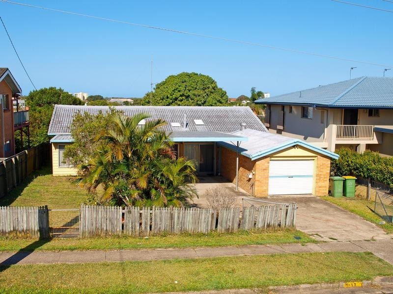 17 Ashbourne Terrace, Biggera Waters QLD 4216