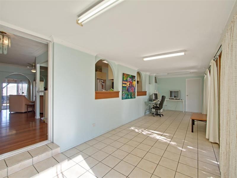 17 Ashbourne Terrace, Biggera Waters QLD 4216