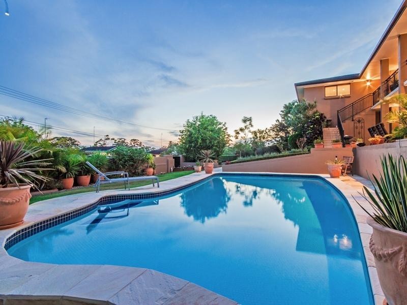 2 Kerry Place, Southport QLD 4215