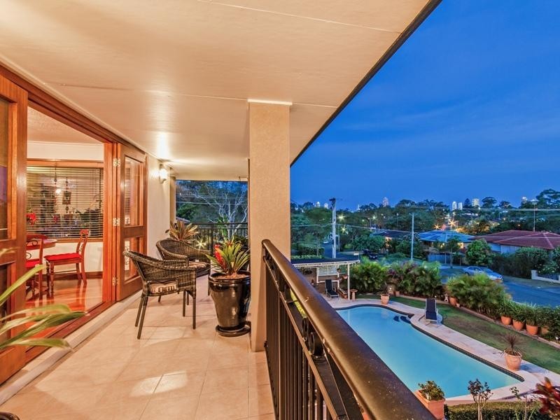 2 Kerry Place, Southport QLD 4215