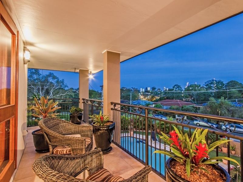 2 Kerry Place, Southport QLD 4215