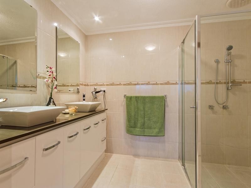 2 Kerry Place, Southport QLD 4215