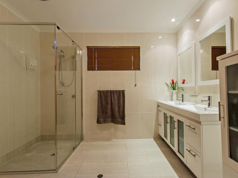 2 Kerry Place, Southport QLD 4215