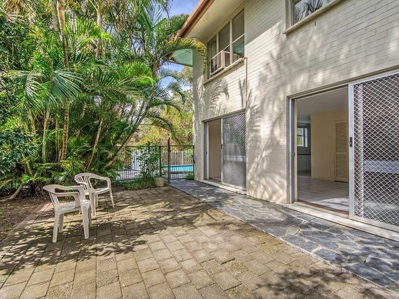 16 Petersen Avenue, Southport QLD 4215