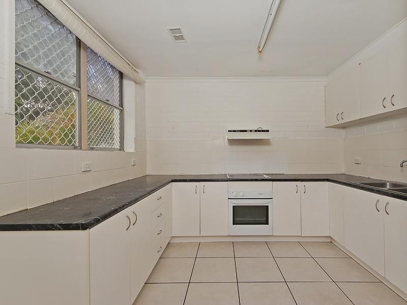 16 Petersen Avenue, Southport QLD 4215