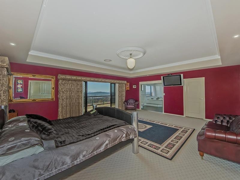 10 Zenith Crescent, Pacific Pines QLD 4211