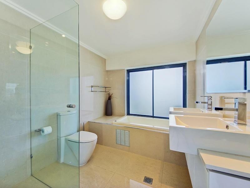 13/508 ‘Shoreline Apartments’, Marine Parade, Biggera Waters QLD 4216