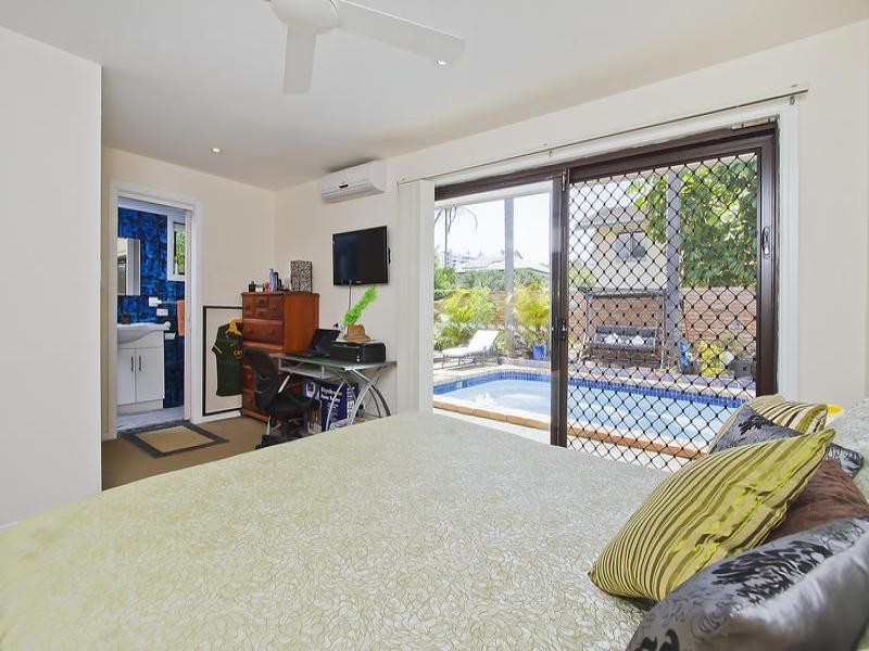 2/49-51 Imperial Parade, Labrador QLD 4215