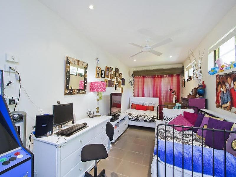 2/49-51 Imperial Parade, Labrador QLD 4215