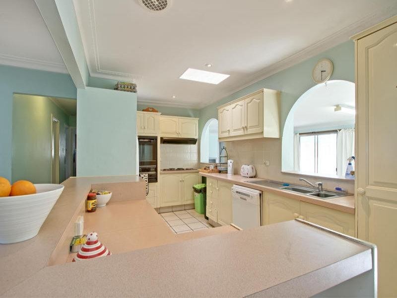 17 Ashbourne Terrace, Biggera Waters QLD 4216