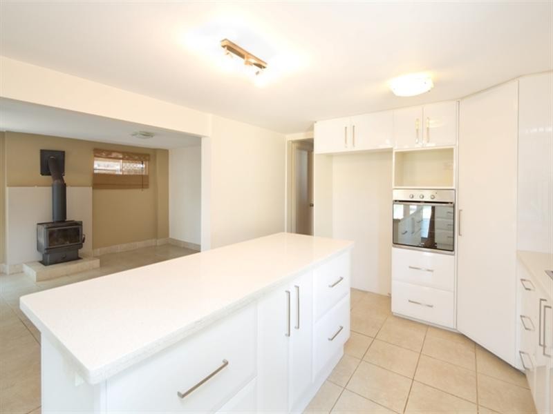 12 Fox Avenue, Southport QLD 4215