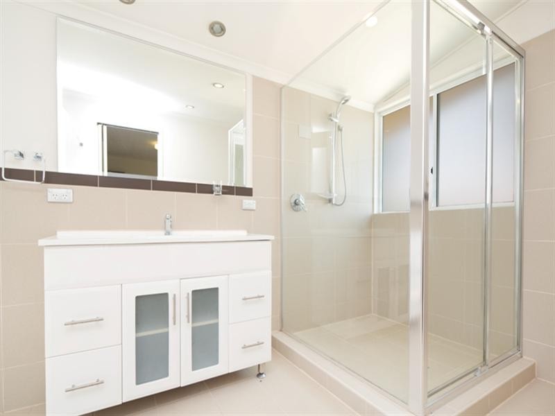 12 Fox Avenue, Southport QLD 4215