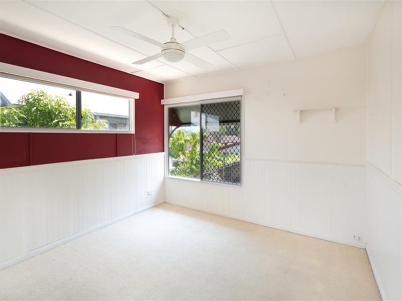 12 Fox Avenue, Southport QLD 4215