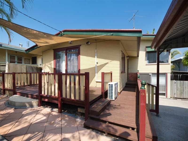 12 Fox Avenue, Southport QLD 4215