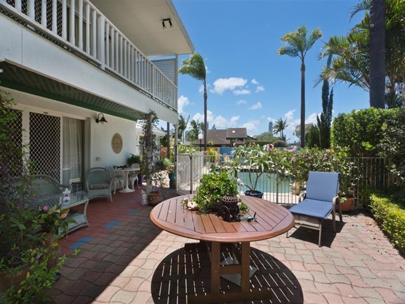 2 Daimler Drive, Bundall QLD 4217