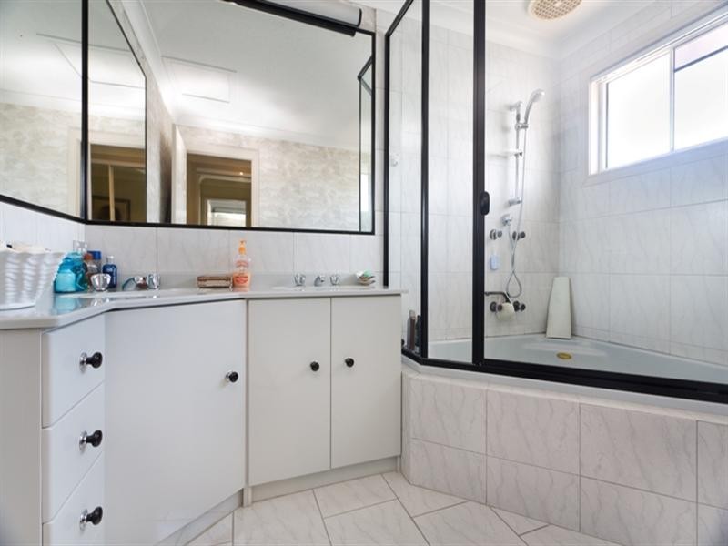 2 Daimler Drive, Bundall QLD 4217