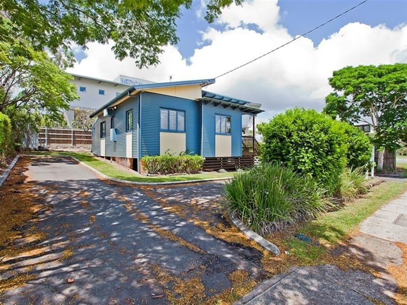 94 Falconer Street, Southport QLD 4215