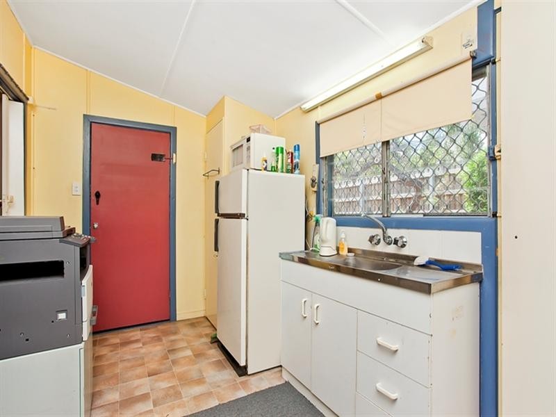 94 Falconer Street, Southport QLD 4215
