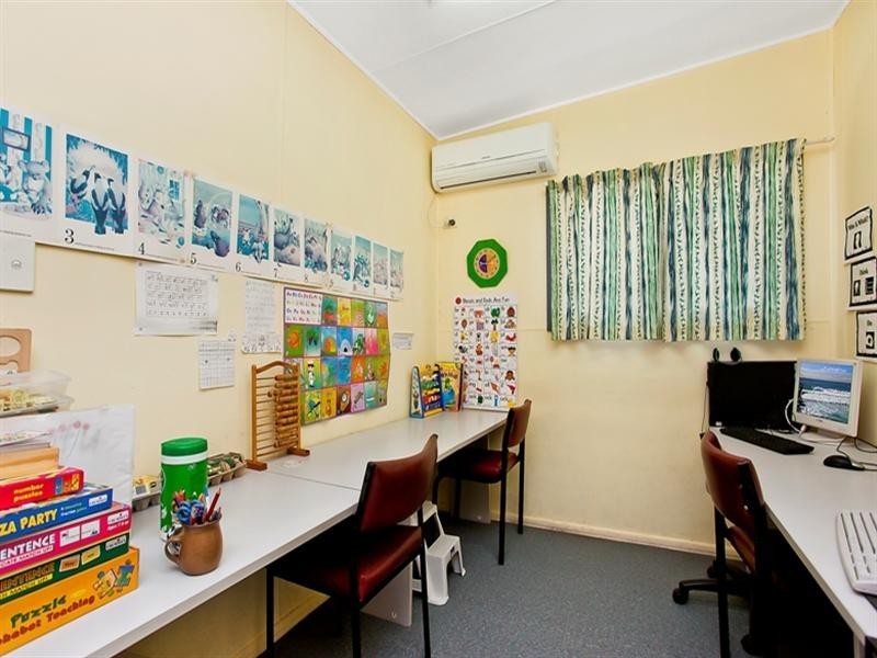 94 Falconer Street, Southport QLD 4215