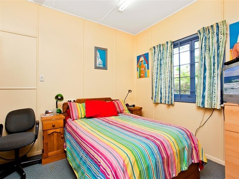 94 Falconer Street, Southport QLD 4215