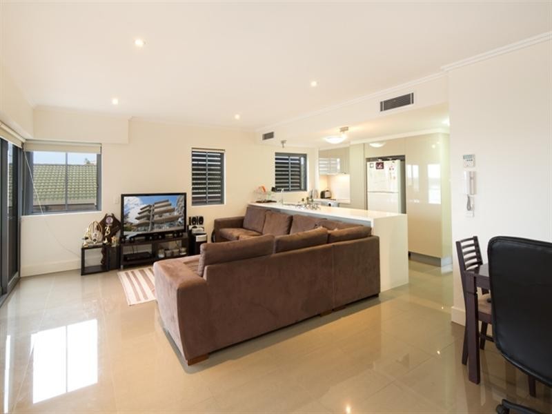 10/508 ‘Shoreline Apartments’, Marine Parade, Biggera Waters QLD 4216