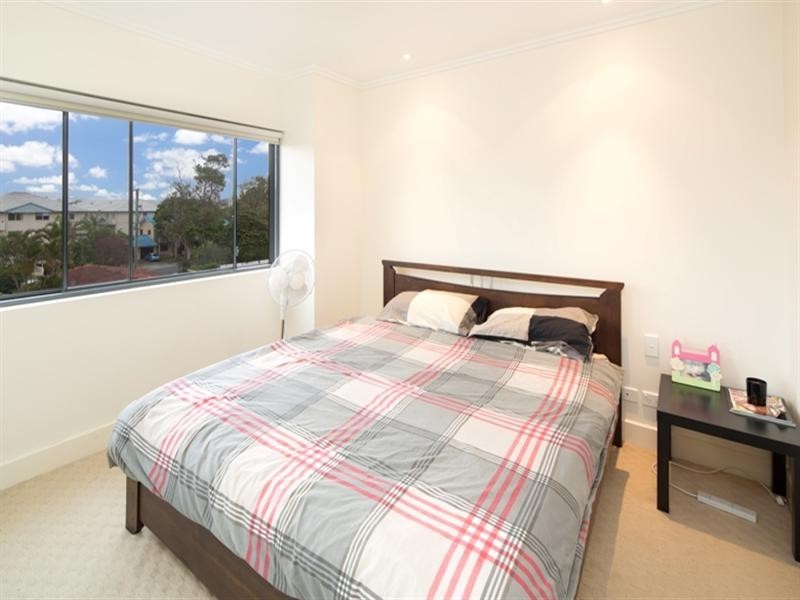 10/508 ‘Shoreline Apartments’, Marine Parade, Biggera Waters QLD 4216