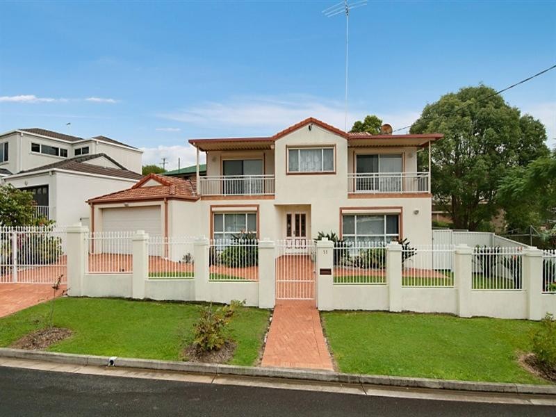 11 Cooper Parade, Southport QLD 4215