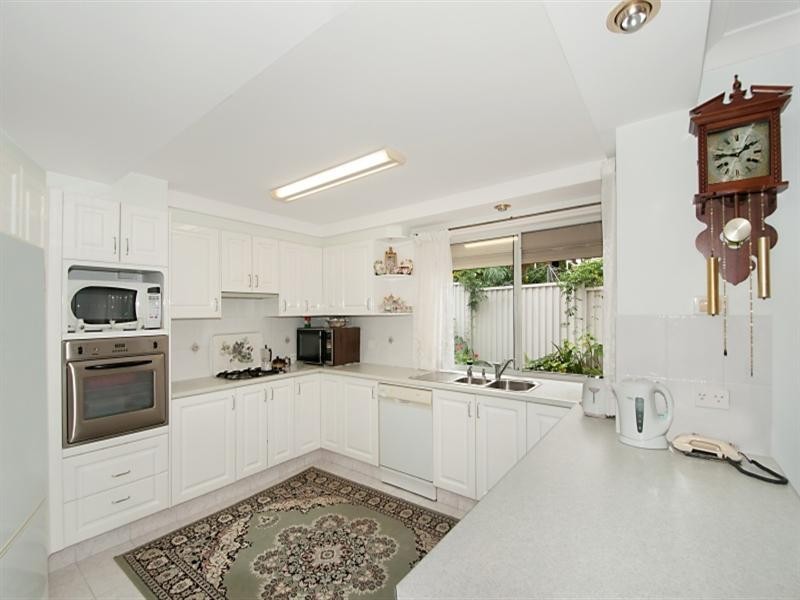 11 Cooper Parade, Southport QLD 4215