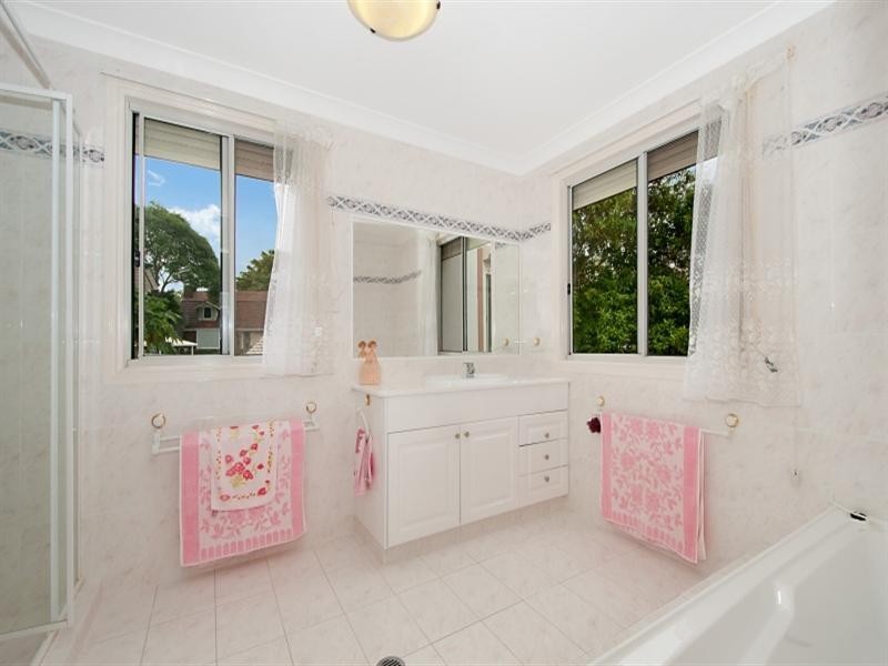 11 Cooper Parade, Southport QLD 4215