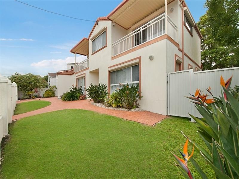11 Cooper Parade, Southport QLD 4215