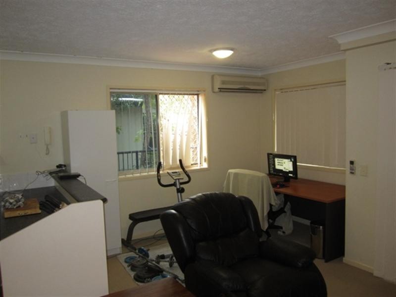 2 Allamanda Residences, 14 Spendelove Avenue, Southport QLD 4215