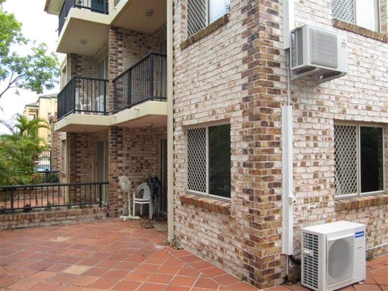 2 Allamanda Residences, 14 Spendelove Avenue, Southport QLD 4215