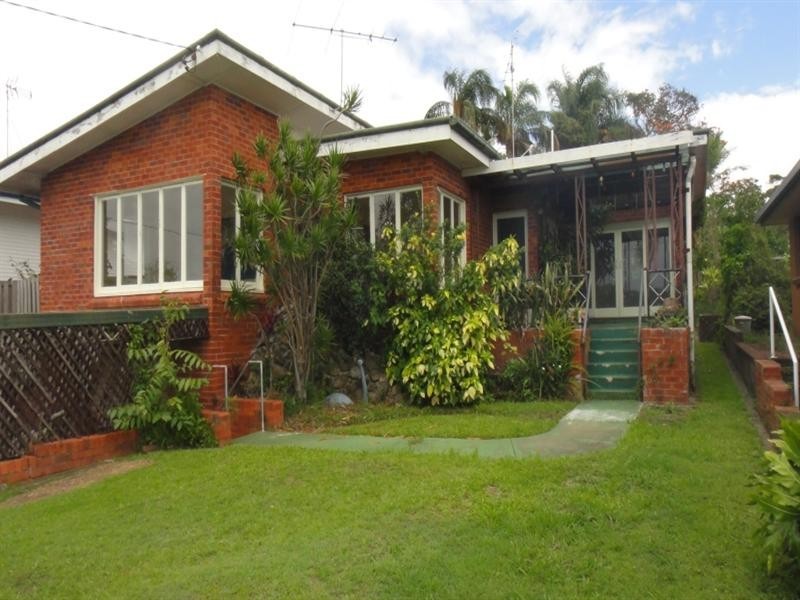 6 Vernon Avenue, Labrador QLD 4215