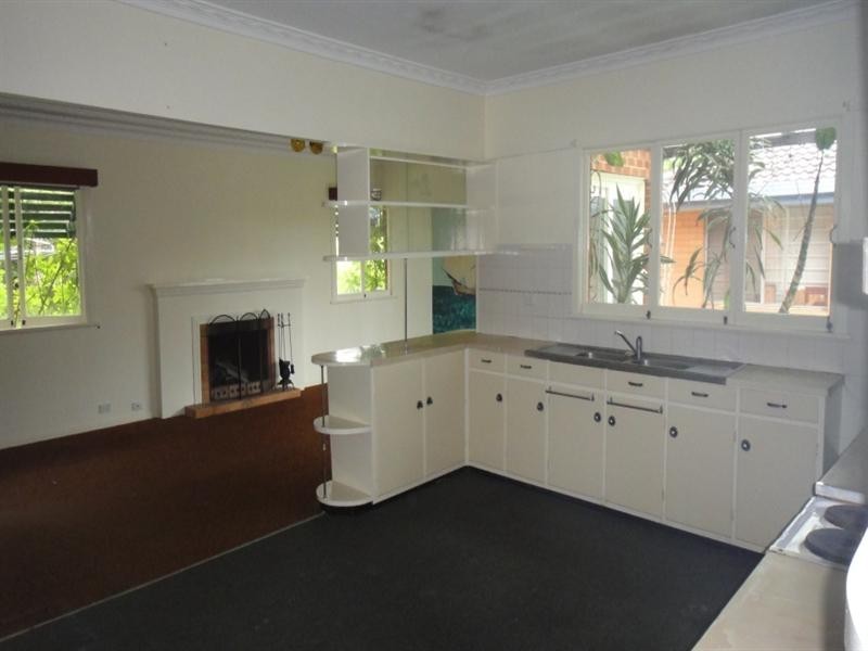 6 Vernon Avenue, Labrador QLD 4215