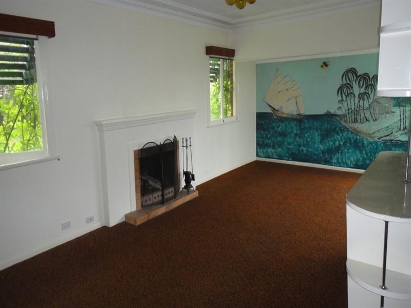 6 Vernon Avenue, Labrador QLD 4215