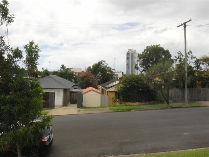 6 Vernon Avenue, Labrador QLD 4215