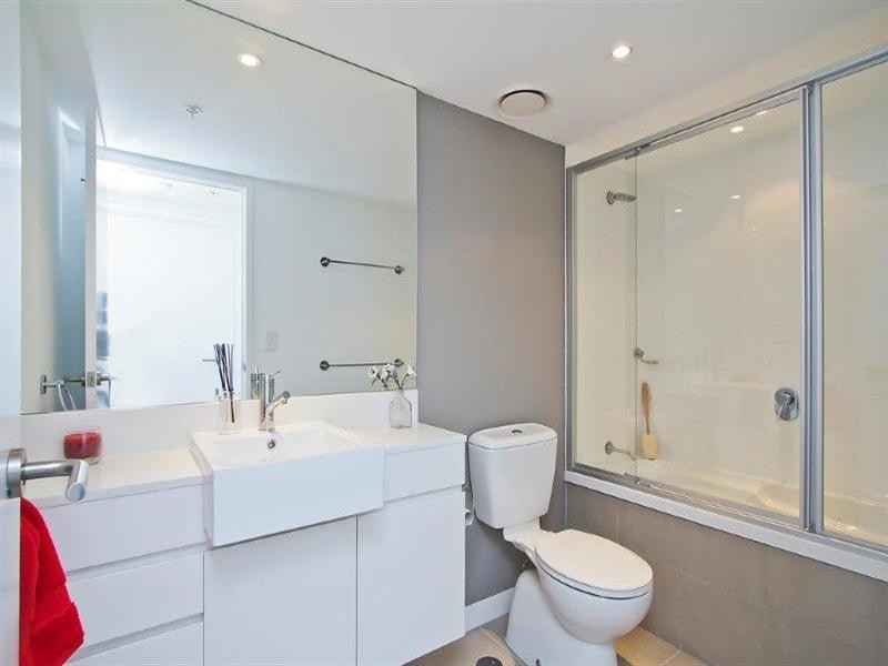 32302/9 Lawson Street, Southport QLD 4215
