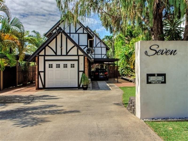 2/7 Dowling Drive, Southport QLD 4215