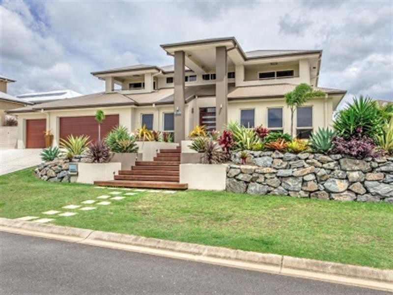 1 Zenith Crescent, Pacific Pines QLD 4211