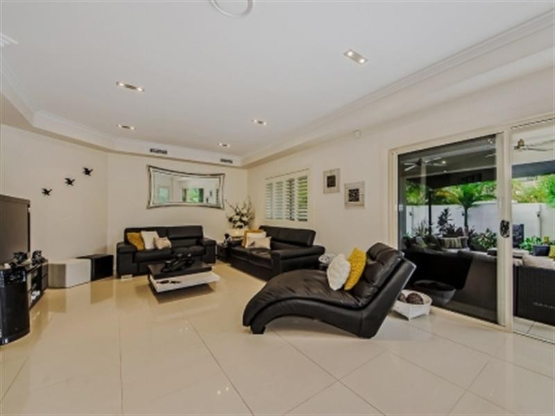 1 Zenith Crescent, Pacific Pines QLD 4211