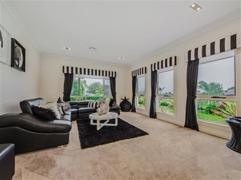 1 Zenith Crescent, Pacific Pines QLD 4211