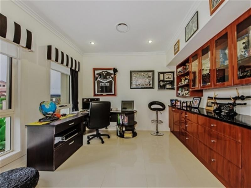 1 Zenith Crescent, Pacific Pines QLD 4211