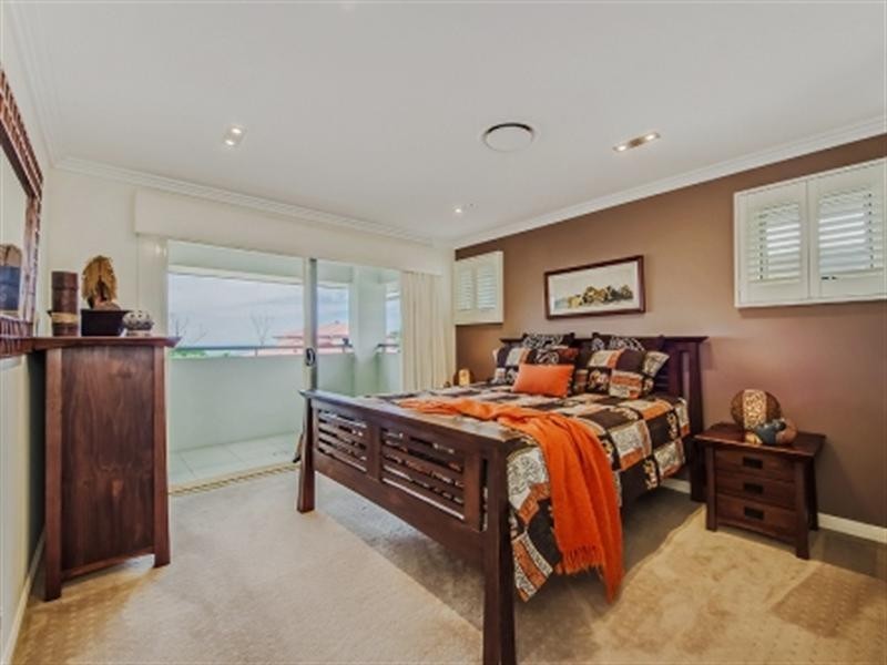 1 Zenith Crescent, Pacific Pines QLD 4211