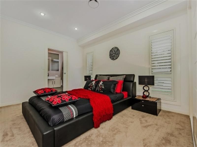 1 Zenith Crescent, Pacific Pines QLD 4211