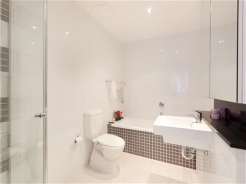 412/3 Como Crescent, Southport QLD 4215