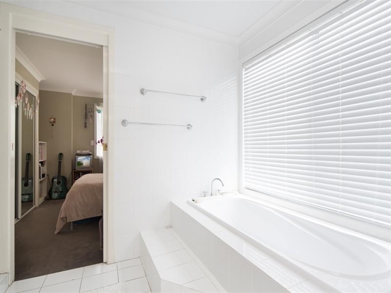 24 Crenshaw Court, Parkwood QLD 4214