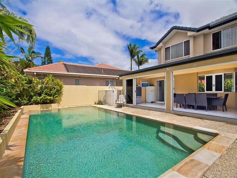 28 Christa Way, Benowa QLD 4217