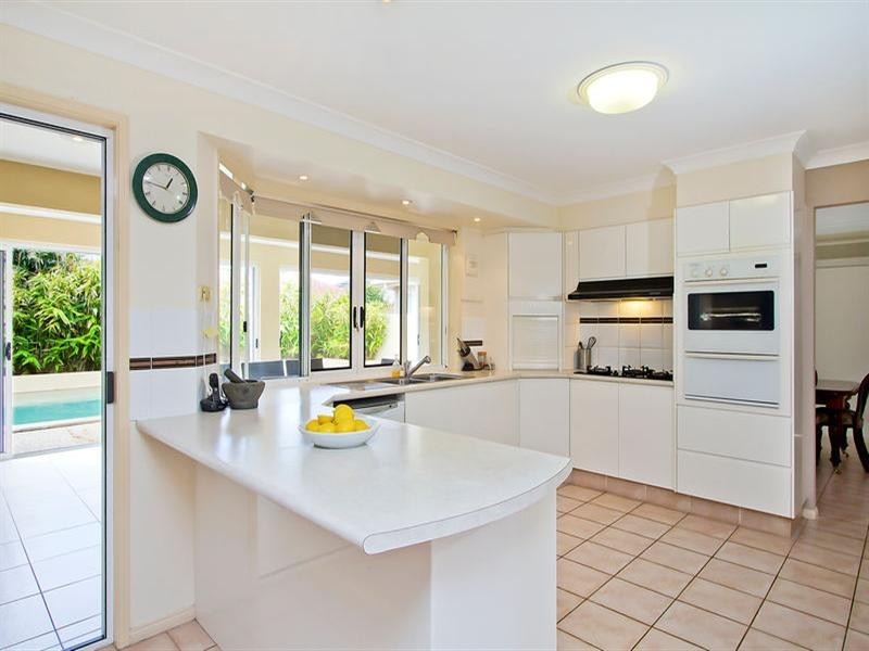 28 Christa Way, Benowa QLD 4217