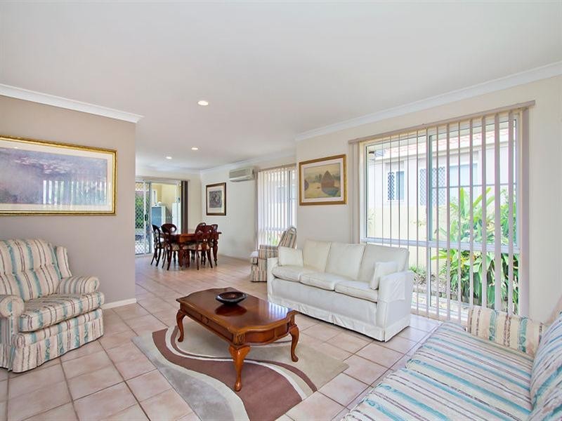 28 Christa Way, Benowa QLD 4217